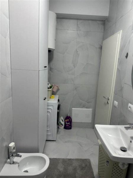 Tirane, jepet me qera apartament 1+1+Ballkon Kati 2, 50 m² 450 € (ALI DEMI)