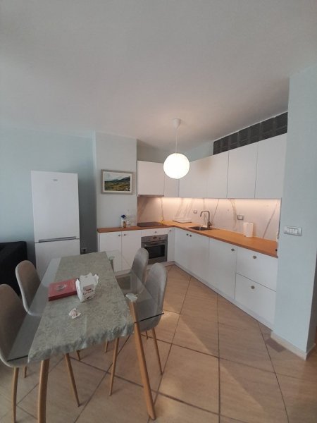 Tirane, jepet me qera apartament 1+1 Kati 6, 70 m² 550 € (Pranë Shkollës Osman Myderizi, Rruga Ali Visha, Tiranë.)