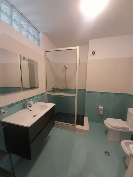 Tirane, jepet me qera apartament 1+1 Kati 6, 70 m² 550 € (Pranë Shkollës Osman Myderizi, Rruga Ali Visha, Tiranë.)