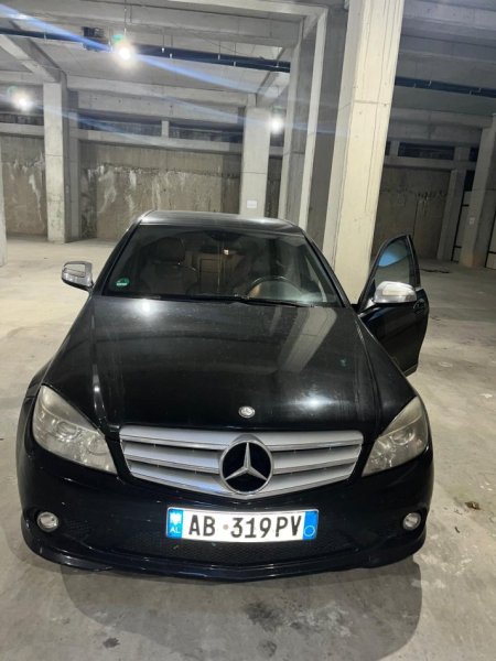 Tirane, shes makine Benz c clas Nafte, e zeze automatik Klima 245 km 7.100 €