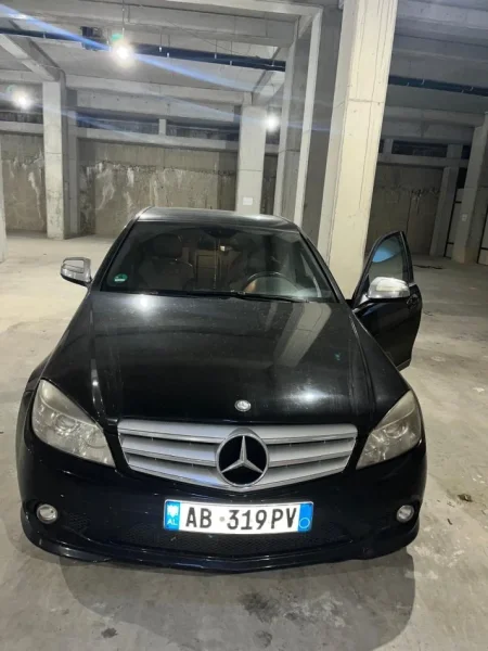 Tirane, shes makine Benz c clas Nafte, e zeze automatik Klima 245 km 7.100 €