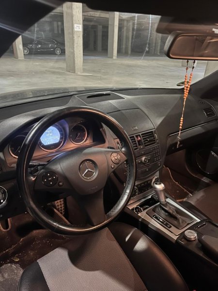 Tirane, shes makine Benz c clas Nafte, e zeze automatik Klima 245 km 7.100 €