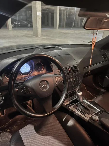 Tirane, shes makine Benz c clas Nafte, e zeze automatik Klima 245 km 7.100 €