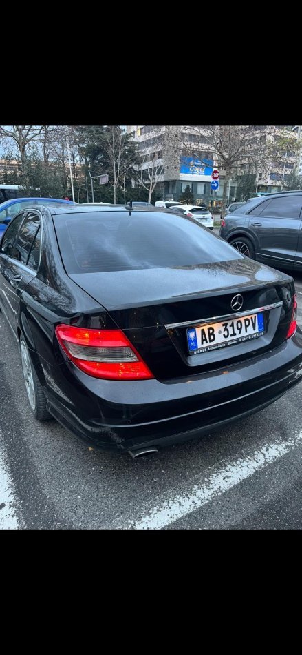 Tirane, shes makine Benz c clas Nafte, e zeze automatik Klima 245 km 7.100 €