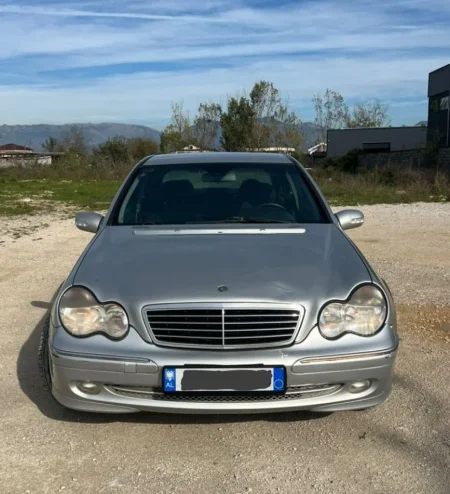Tirane, shitet makine Mercedez Benz W203 C200 Nafte, gri metalizato manuale Kondicioner 178.000 km 3.299 €