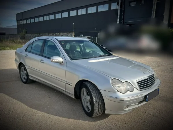 Tirane, shitet makine Mercedez Benz W203 C200 Nafte, gri metalizato manuale Kondicioner 178.000 km 3.299 €