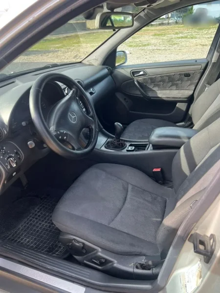 Tirane, shitet makine Mercedez Benz W203 C200 Nafte, gri metalizato manuale Kondicioner 178.000 km 3.299 €