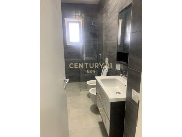 Shqiperi, jepet me qera 2+1 Kati 3, 84 m² 400€