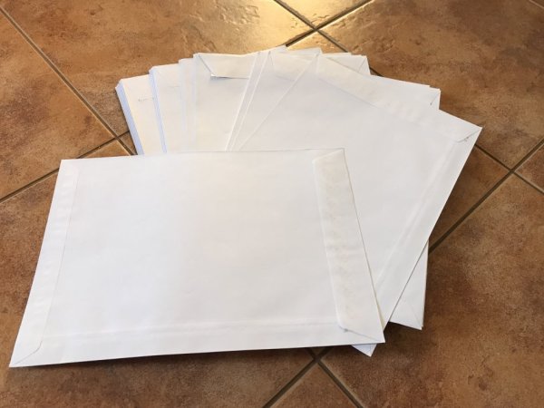 Tirane, shes 15 pako fleta format 4 pako qese A4 73 zarfe A4 55 zarfe te vegjel