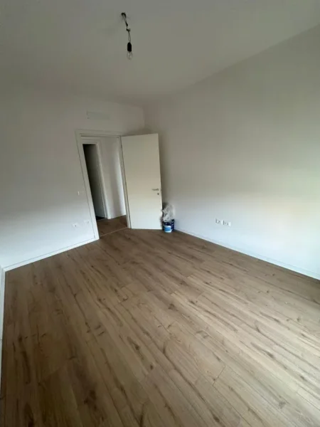 Tirane, jepet me qera apartament 2+1+Ballkon Kati 2, 95 m² 650 € (Don Bosko)