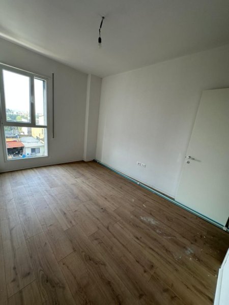 Tirane, jepet me qera apartament 2+1+Ballkon Kati 2, 95 m² 650 € (Don Bosko)