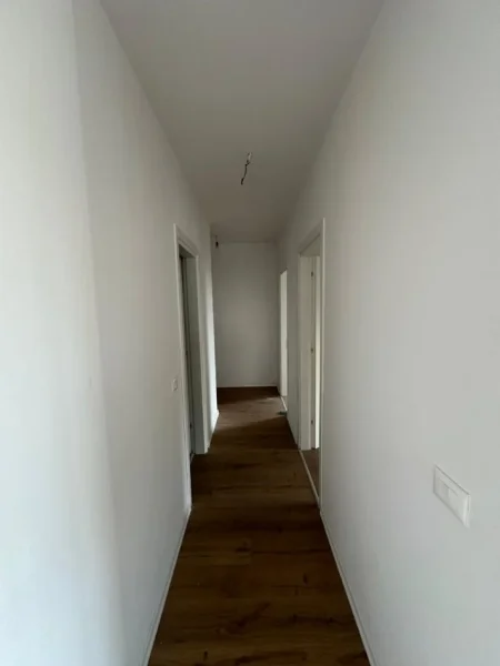 Tirane, jepet me qera apartament 2+1+Ballkon Kati 2, 95 m² 650 € (Don Bosko)