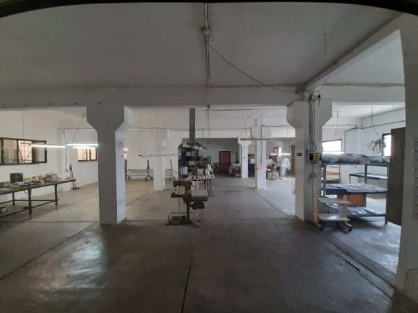 Tirane, jap me qera ambjent biznesi Kati 2, 750 m² 4.700 €