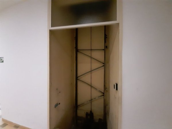 Tirane, jap me qera ambjent biznesi Kati 2, 750 m² 4.700 €