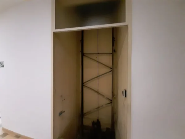 Tirane, jap me qera ambjent biznesi Kati 2, 750 m² 4.700 €