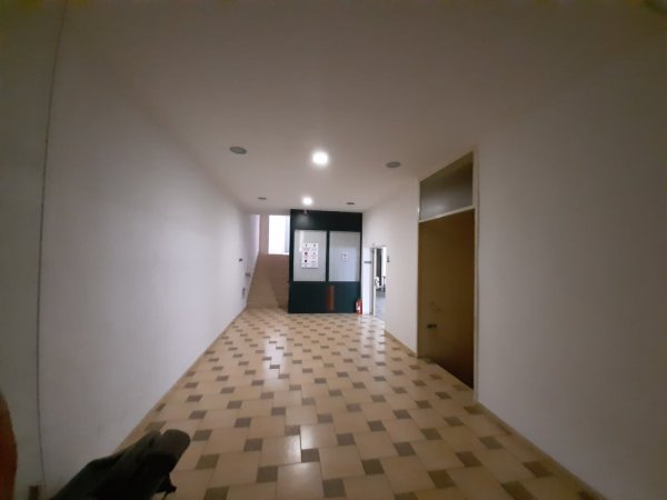 Tirane, jap me qera ambjent biznesi Kati 2, 750 m² 4.700 €