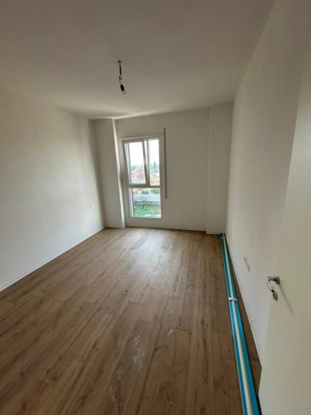 Tirane, jepet me qera zyre , 95 m² 650 € (Don Bosko)
