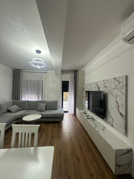 Tirane, jepet me qera apartament 1+1 Kati 3, 79 m² 700 € (Kodra e Diellit)