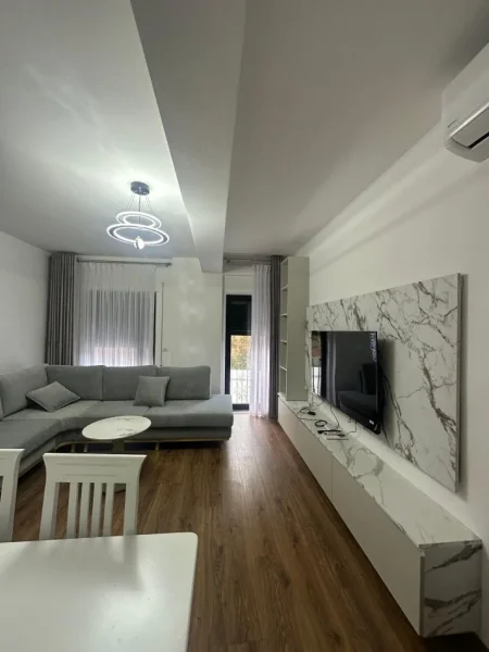 Tirane, jepet me qera apartament 1+1 Kati 3, 79 m² 700 € (Kodra e Diellit)