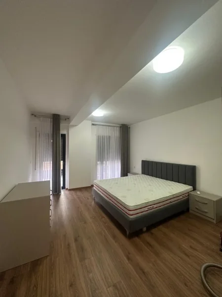 Tirane, jepet me qera apartament 1+1 Kati 3, 79 m² 700 € (Kodra e Diellit)