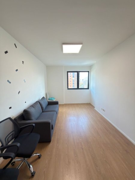 Tirane, jepet me qera zyre Kati 3, 70 m² 500 € (Teodor keko)