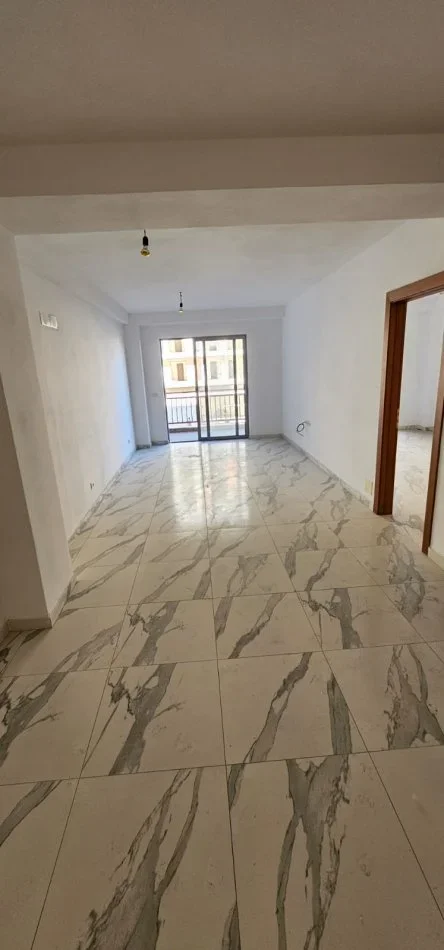 Tirane, shitet apartament 1+1+Ballkon Kati 2, 