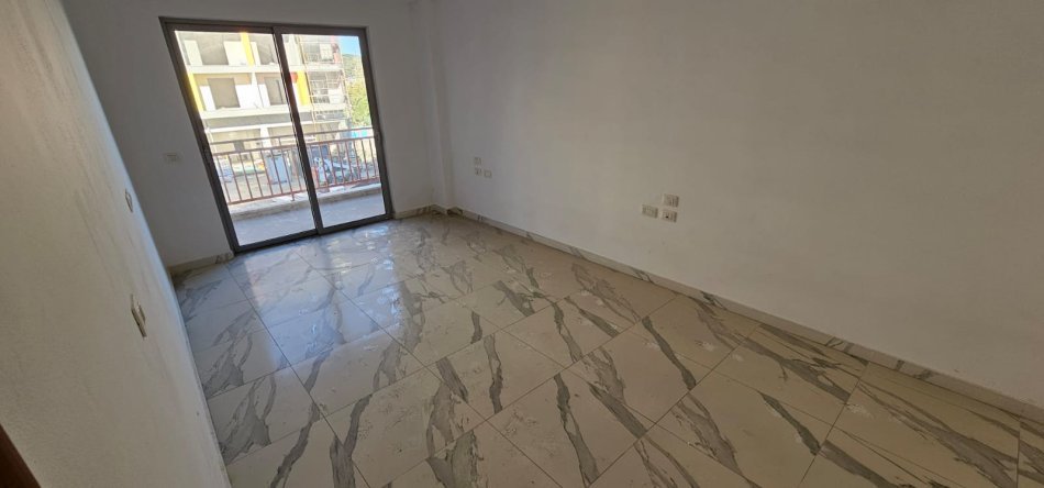 Tirane, shitet apartament 1+1+Ballkon Kati 2, 