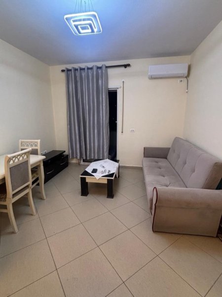 Tirane, jepet me qera apartament 1+1+Aneks+Ballkon Kati 5, 65 m² 500 € (Prane Amerikan 2)