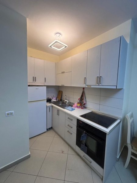 Tirane, jepet me qera apartament 1+1+Aneks+Ballkon Kati 5, 65 m² 500 € (Prane Amerikan 2)