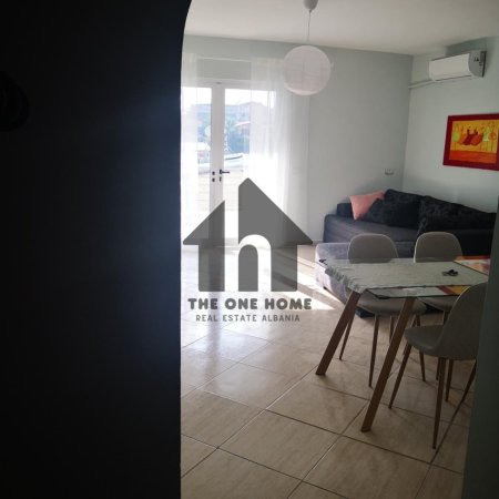Tirane, jepet me qera apartament 1+1+Ballkon Kati 4, 70 m² 550 € (Tregu Elektrik)