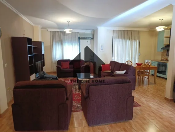 Tirane, jepet me qera apartament 2+1+Ballkon Kati 7, 70 m² 700 € (Rr Kavajes)