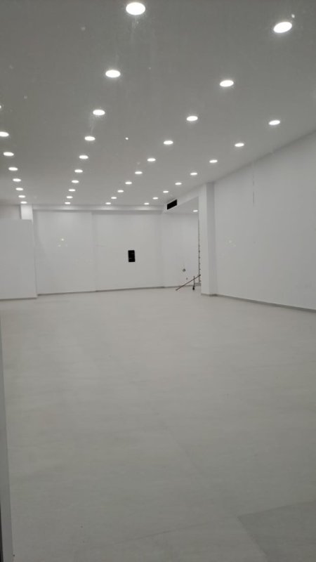 Tirane, jepet me qera dyqan , 165 m² 4.200 € (Delijorgji)