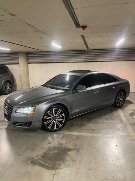 Tirane, shitet makine Audi - A8 Benzin, gri e erret automatik Klima 198.000 km 12.000 €