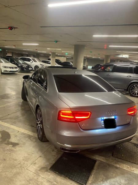 Tirane, shitet makine Audi - A8 Benzin, gri e erret automatik Klima 198.000 km 12.000 €