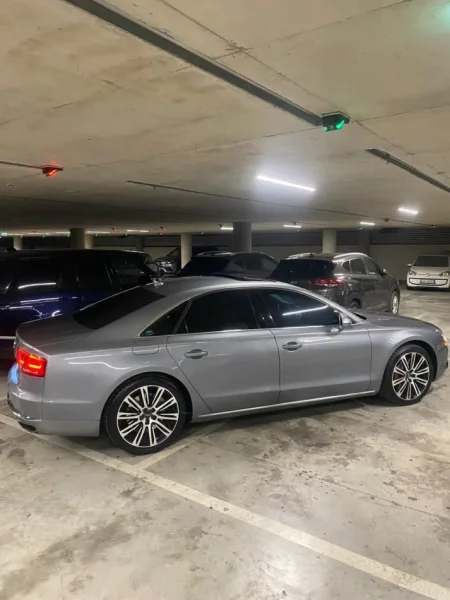 Tirane, shitet makine Audi - A8 Benzin, gri e erret automatik Klima 198.000 km 12.000 €