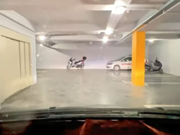 Shitet APARTAMENT + POST PARKIM  Pranë qëndrës së Tiranës 1+1+Ballkon Kati 2, 77 m² 190 Milion Leke (Shkolla e Kuqe)