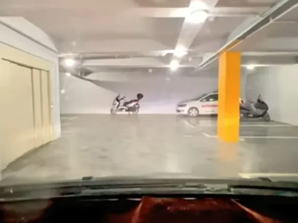 Shitet APARTAMENT + POST PARKIM  Pranë qëndrës së Tiranës 1+1+Ballkon Kati 2, 77 m² 190 Milion Leke (Shkolla e Kuqe)