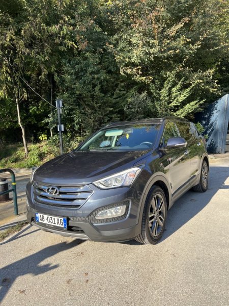 Tirane, shitet Hyundai Santa Fe - 2015 Nafte, gri e erret automatik Kondicioner 130.000 km 13.000 €