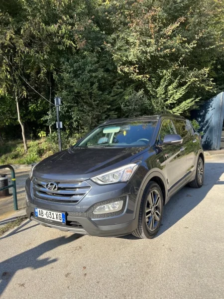 Tirane, shitet Hyundai Santa Fe - 2015 Nafte, gri e erret automatik Kondicioner 130.000 km 13.000 €