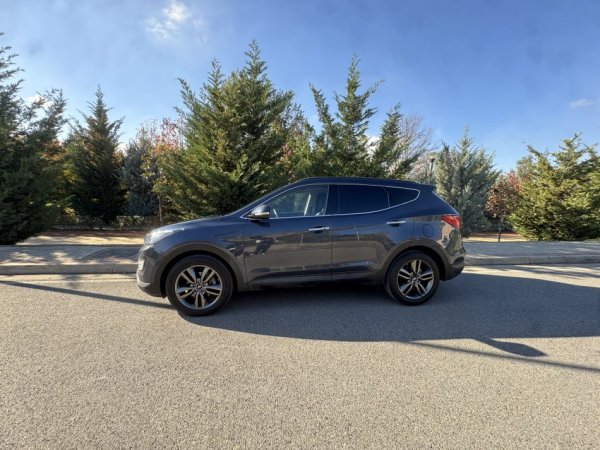Tirane, shitet Hyundai Santa Fe - 2015 Nafte, gri e erret automatik Kondicioner 130.000 km 13.000 €