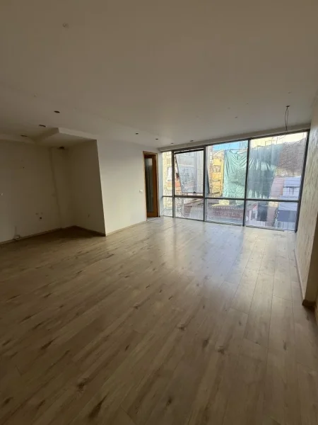 Tirane, shes ambjent biznesi Kati 1, 42 m² 150.000 € (Islam Alla)