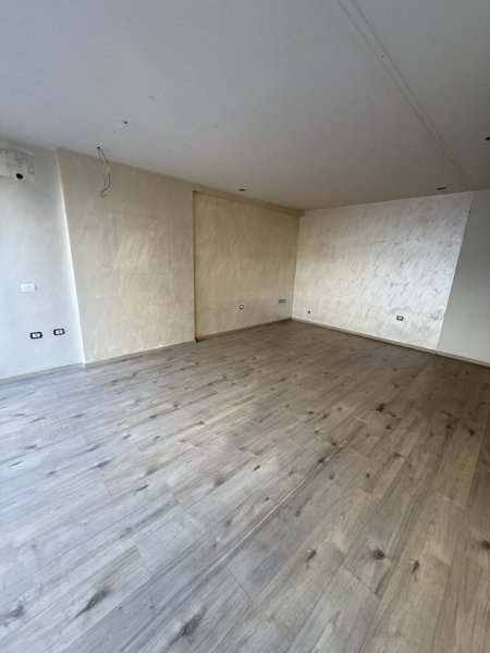 Tirane, shes ambjent biznesi Kati 1, 42 m² 150.000 € (Islam Alla)