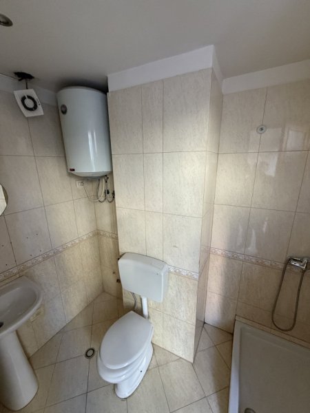 Tirane, shes ambjent biznesi Kati 1, 42 m² 150.000 € (Islam Alla)