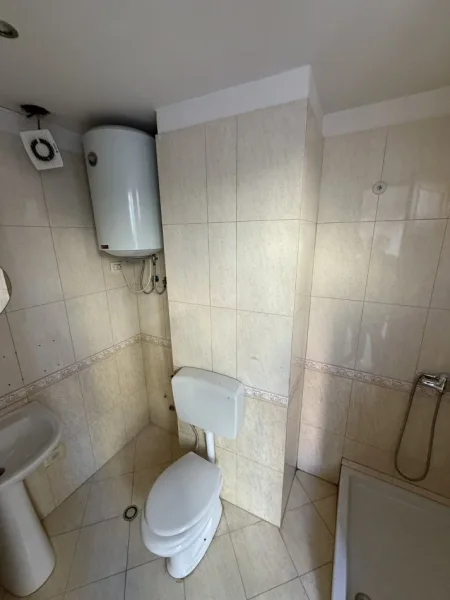 Tirane, shes ambjent biznesi Kati 1, 42 m² 150.000 € (Islam Alla)