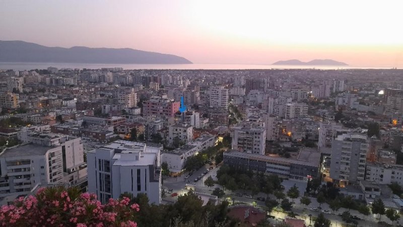 Vlore, jepet me qera apartament+verande | 1.5  Kati 0   34 m² 560 € (qender te rruga e gjimnazit Ali Demi)
