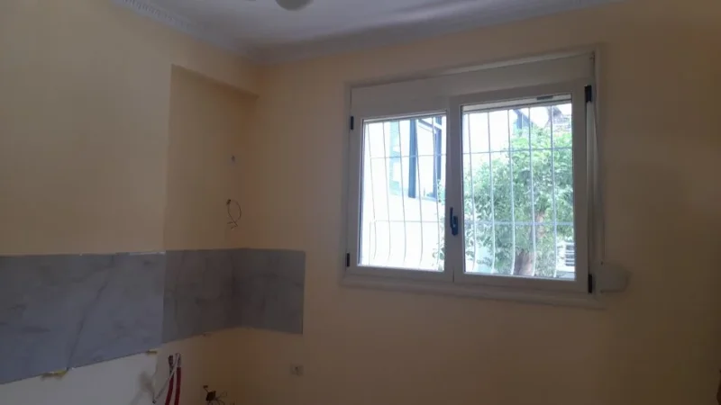 Vlore, jepet me qera apartament+verande | 1.5  Kati 0   34 m² 560 € (qender te rruga e gjimnazit Ali Demi)