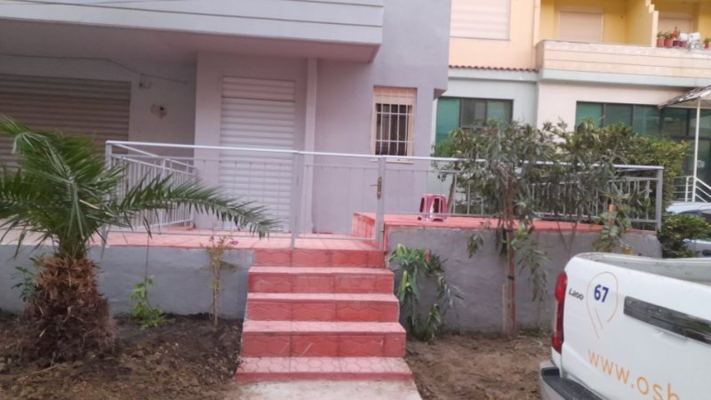 Vlore, jepet me qera apartament+verande | 1.5  Kati 0   34 m² 560 € (qender te rruga e gjimnazit Ali Demi)