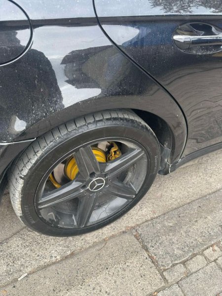 Tirane, shitet gome dhe disk Shiten Goma R18 AMG , 500 €