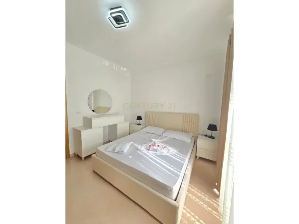 Tirane, jepet me qera apartament 2+1+Ballkon Kati 8, 115 m² 650 € (5 Maji)