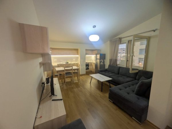 Tirane, jepet me qera apartament 2+1 Kati 2, 105 m² 650 € (Inxhinieria Ndertimit)